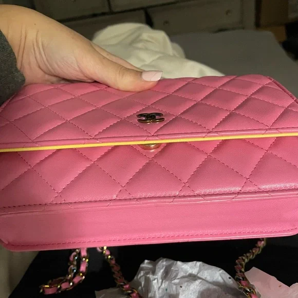 CHANEL PINK 21P WOC IRIDESCENT HARDWARE LIMITED EDITION Beautiful 💕 ❌sold FF❌ - Picture 7 of 16
